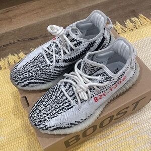 Yeezy 350 zebra size 6